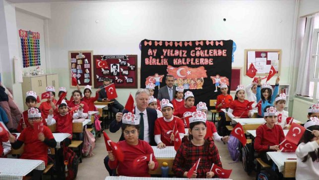 Bingöl'de ikinci dönemin ilk ders zili 'Bayrak Sevgisi' ile çaldı