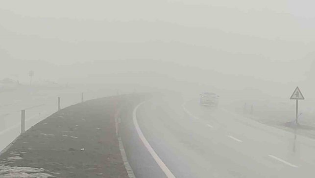 Bingöl'de yoğun sis görüş mesafesini düşürdü