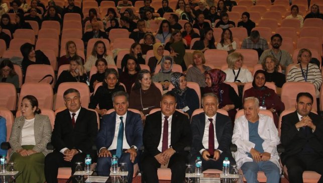 "Yoğun Bakım Hemşireliğinde Güncel Yaklaşımlar" sempozyumu düzenlendi