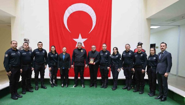 Karaburun'dan personele vefa