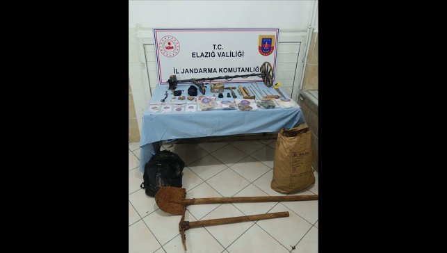 Elazığ'da kaçak kazı yapan 3 şüpheli suçüstü yakalandı