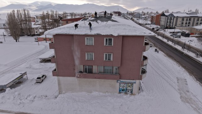 Van, Hakkari, Muş ve Bitlis'te 82 yerleşim yerine ulaşım sağlanamıyor