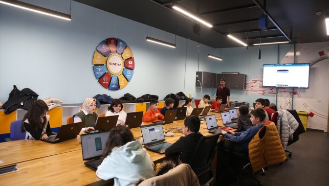 Bilim Erzurum'da çocuklar yarıyıl tatilinde teknolojinin yanında kahve kültürünü öğrendi