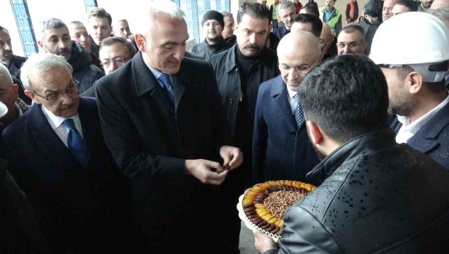 Bakan Ersoy, Malatya'da Sabancı Kültür Merkezi'nde incelemelerde bulundu