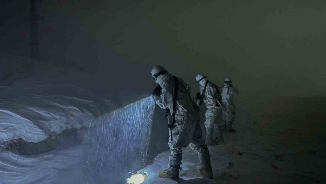 Soğuk ve kara rağmen Mehmetçik görevde