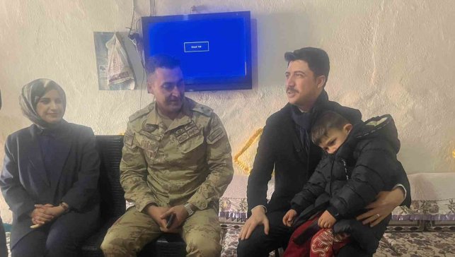 Digor Kaymakamı Kahraman, köylerde vatandaşlarla buluşuyor