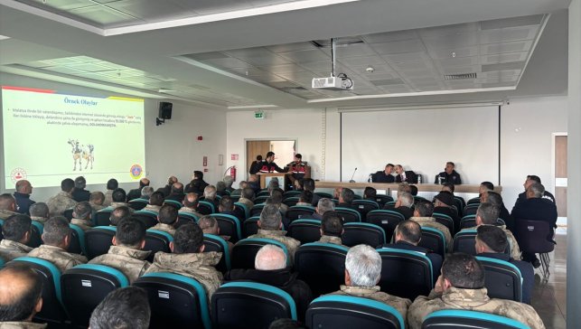 Doğanşehir'de jandarma uyuşturucuyla mücadele ve aile içi şiddet semineri verdi