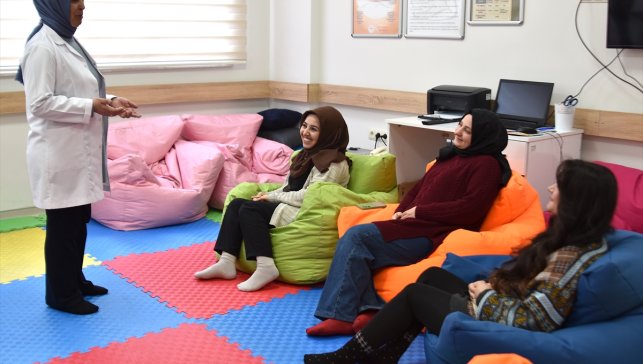 Bitlis'te anne adayları gebe okulunda doğuma hazırlanıyor