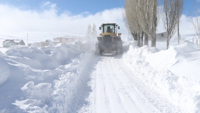 Kars'ta 15 köy yolunda ulaşım sağlanamıyor 