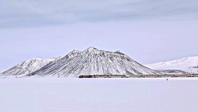 Van Gölü Ekspresi'nin Kirkor Dağı eteklerindeki manzarası hayran bıraktı