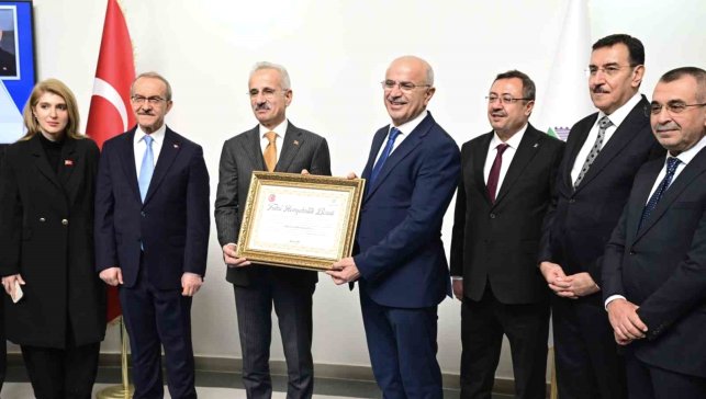 Başkan Er'den Bakan Uraloğlu'na "Fahri Hemşehrilik Beratı"
