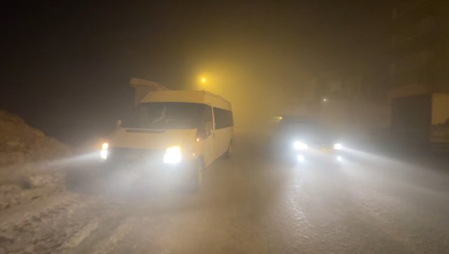 Yüksekova'da yoğun sis görüş mesafesini 5 metreye düşürdü