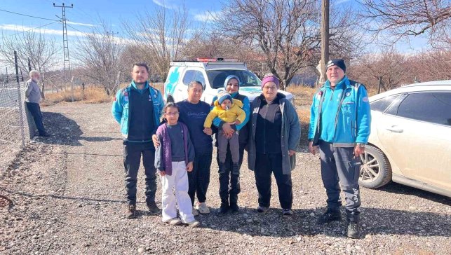UMKE ekipleri enkazdan kurtardıkları depremzede aileyle 3 yıl sonra buluştu