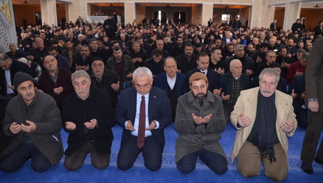 Muş'ta Kahramanmaraş merkezli depremlerde yaşamını yitirenler için mevlit okutuldu