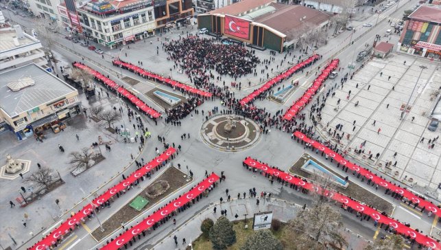 Erzincan'da Türk bayraklarıyla yürüyüş düzenlendi