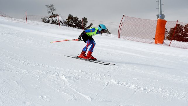 Sarıkamış'ta Berkin Usta Sezonu Alp Disiplini kayak yarışları başladı