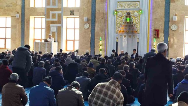 Çaldıran'da deprem şehitleri dualarla anıldı