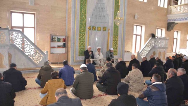 Bulanık'ta deprem şehitleri dualarla anıldı