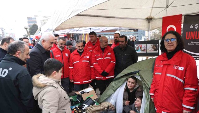 Depremde hayatını kaybedenler Muş'ta dualarla anıldı