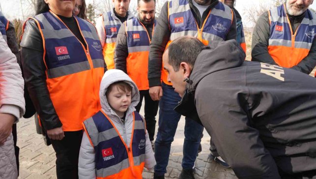 Vali Taşolar, minik AFAD gönüllüsü Poyraz Ege ile bir araya geldi