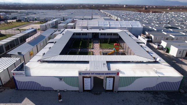 Hayat Holding Hayat İyi Yaşam Merkeziyle depremzedelere desteğini sürdürüyor