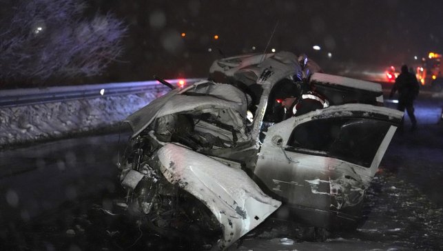 Erzurum'da tır ile çarpışan SUV tipi araçtaki 4 kişi hayatını kaybetti