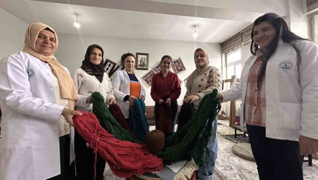 Yüksekova'da kadınların sabrı motiflere dönüşüyor: Yünün kilim yolculuğu