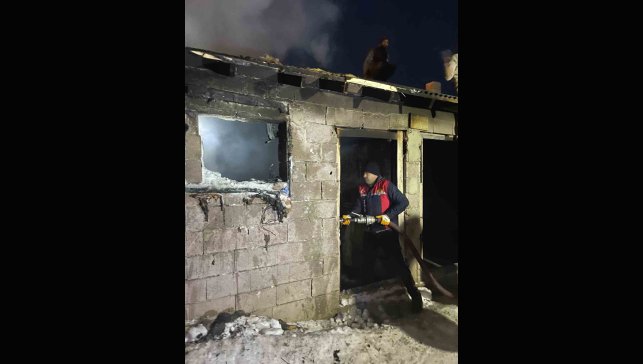 Çaldıran'da odunluk yangını