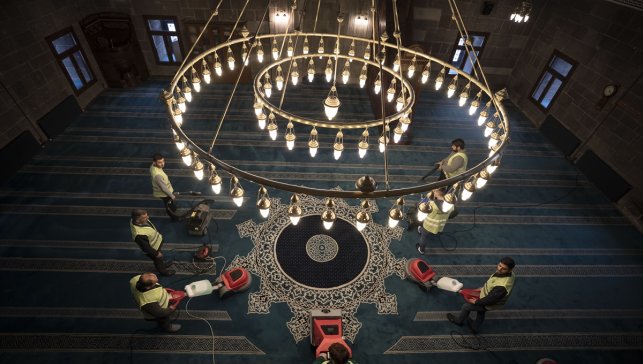 Erzurum'da kırsal ve merkezdeki camiler ramazana özel temizleniyor