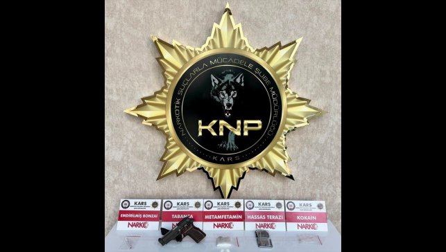 Kars'ta apart evde uyuşturucuyla yakalanan 2 zanlı tutuklandı