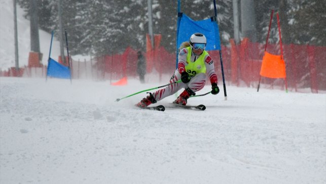 Berkin Usta Sezonu Alp Disiplini Kayak Yarışları, Sarıkamış'ta tamamlandı