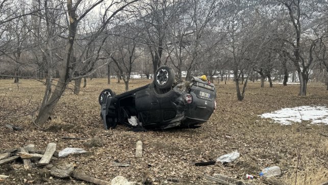 Erzurum'da SUV tipi aracın devrildiği kazada 2 kişi yaralandı
