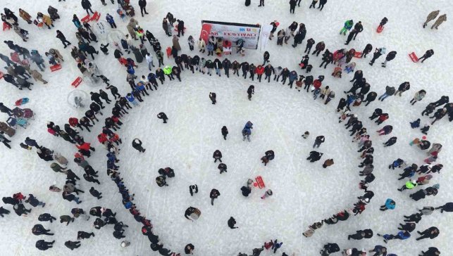 Muş'ta "Kar Festivali" renkli görüntülere sahne oldu