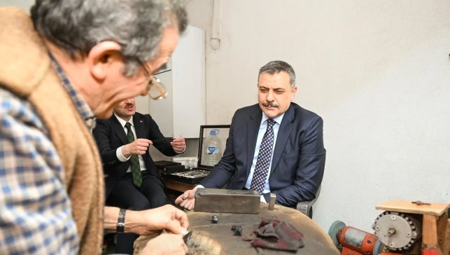 45 yıllık Oltu taşı ustası Hali Aydın'a vefa