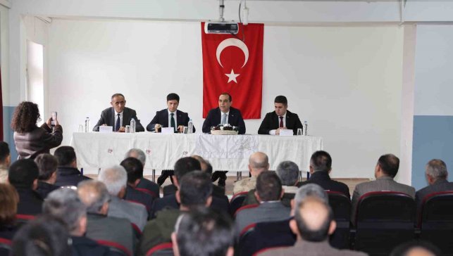 Iğdır Valisi Taşolar, Aralık ilçesinde muhtarlarla bir araya geldi