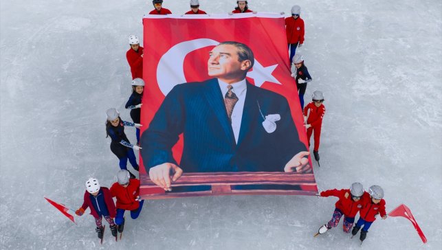 Çıldır Gölü'nde Buz Şenliği düzenlendi