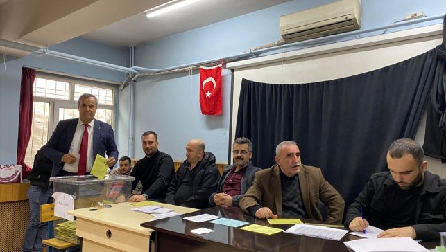 Hizan Esnaf ve Sanatkarlar Odası Başkanı Kaplan güven tazeledi