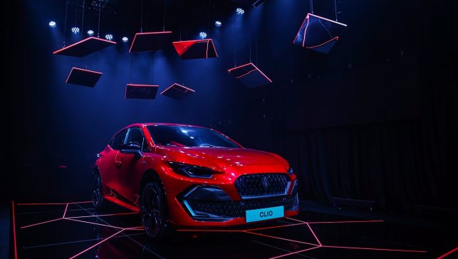 Yeni Renault Clio Türkiye'de yollara çıktı