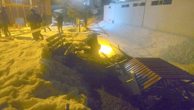 Hakkari'de istinat duvarı çöktü