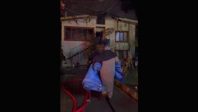 Uzundere'de ev yangını