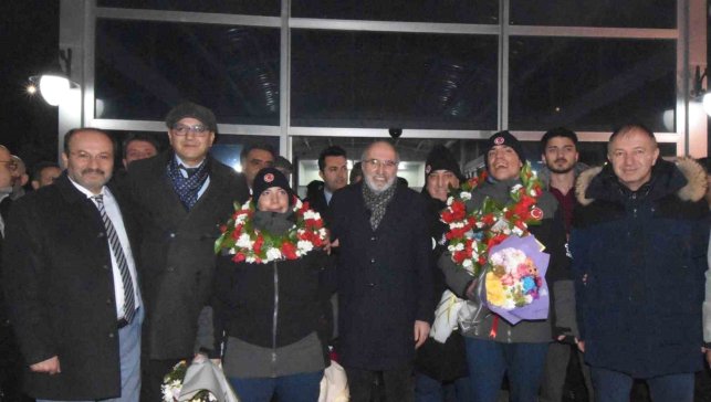 Otizmli İkiz Milli Kayakçılara Erzurum'da coşkulu karşılama