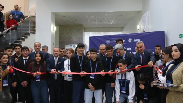 İnönü Üniversitesi kapılarını genç buluşçulara açtı