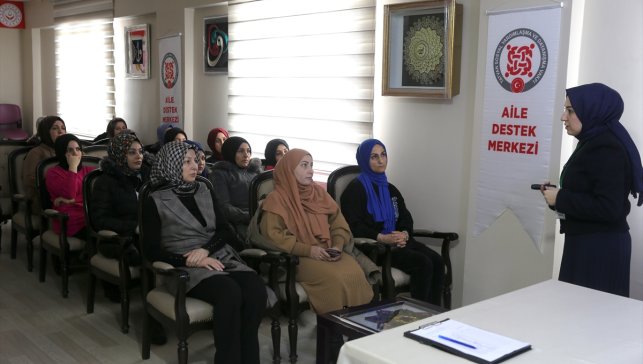 Bitlis'te sanal kumar bağımlılığının önlenmesinde hedef kitle anneler