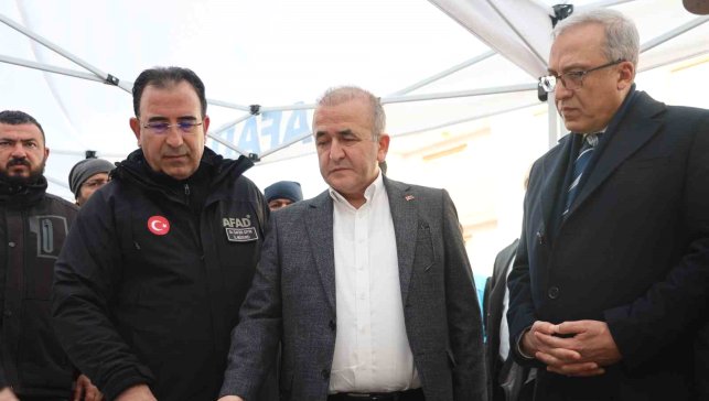 Vali Hatipoğlu: "Arama ve tarama faaliyetleri geniş bir alan içerisinde devam ediyor"