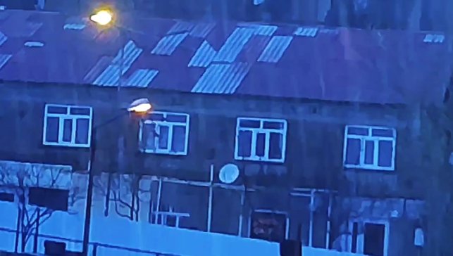 Bitlis'te çakan şimşekler geceyi gündüze çevirdi