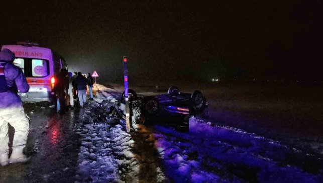 Muş-Erzurum yolunda takla atan otomobil şarampole yuvarlandı: 2 yaralı