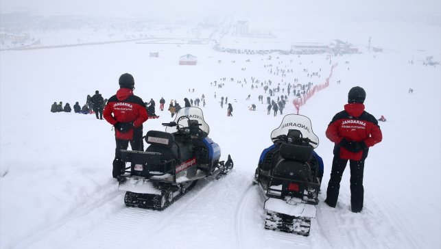 Muş'ta kayakseverlerin güvenliği JAK timine emanet