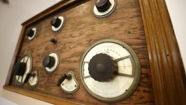 Telgraftan dönüştürülen 106 yıllık radyo ziyaretçileri geçmişe götürüyor