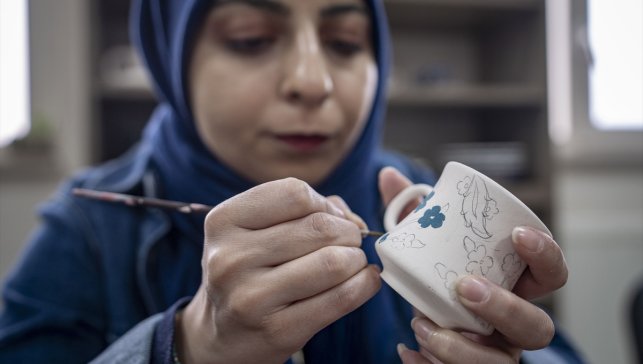 Erzurum'da başlatılan çini kursu, öğrencilerin geleceğine dokunuyor