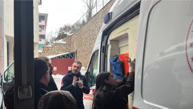 Tunceli'de göreve başlayan personele oksijen tüpü eğitimi verildi